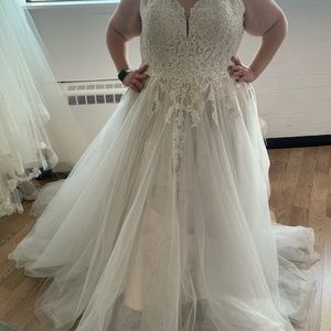 Brand New Stella York Wedding Dress